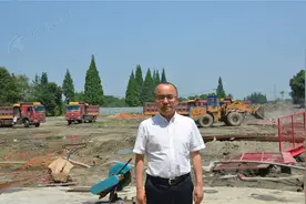 贯彻“两会”精神，助推航空经济之都建设——访彭镇党委书记刘亮图片