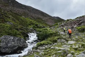 爬山是一项全身运动，要想爬山有效果，以下几点你一定要注意图片