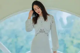 李小冉的故事：与梅婷前夫同居六年没结果，情史丰富，39岁嫁好友图片
