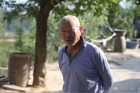 城里儿子花钱买了件宝贝，农村老爹看见就来气，谁要免费赶紧拿走图片