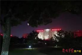 创意合影丨我在战位与祖国明月同框图片