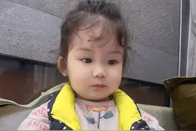 奥运冠军冯喆晒女儿萌照，肉嘟嘟的脸蛋太可爱，网友：天使下凡间图片