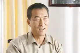 老大爷脾气太怪，记仇一记就是几十年，心眼太小了视频封面