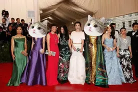 内地明星走国外顶级红毯，有人惊艳争光，有人成笑柄，周迅太好笑图片