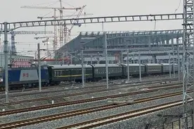 京沪线、京广线普速铁路正式拨入新建北京丰台站内图片