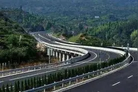 国庆中秋假期第四天，全国公路网运行总体平稳有序图片