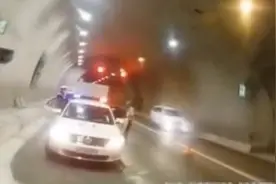 教训！司机疲劳驾驶撞上隧道 未及时警示致二次事故图片