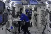 “太空步”、动感单车……一起看看航天员的“太空健身房”图片