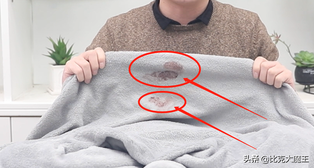 床单上有干血渍不用愁了,教你个简单方法,新旧血渍都能轻松去除