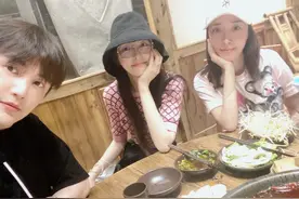 又撒狗粮？孙坚晒与唐嫣聚餐合照，还爆料位子是罗晋给他们订的图片