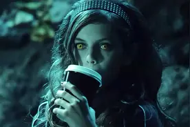 吸血鬼统治地球，人类成为食物链最底端，被圈养提供血液视频封面