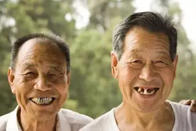 老年人多大岁数开始掉牙？掉牙后，该注意哪些问题？图片