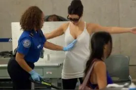 瞧瞧美国人工安检是怎么检查的？“尴尬”无处不在图片