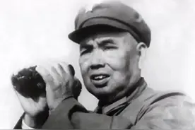 许世友:8岁入少林，毛主席逝世他带枪入京，74岁率军逼近河内图片