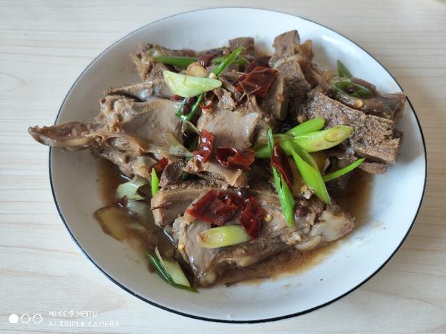 冷冻羊小排骨二斤不到30元，这么便宜膻味很浓，炖炖鲜美好香