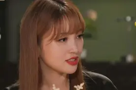 40岁女星被小鲜肉搭讪，微博调侃：阿姨能生下你图片