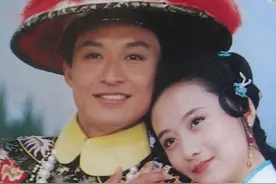 1993年的《梅花烙》，认得出金铭和王艳，认不出陈建斌和王学兵图片