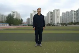 运动必备，兵哥哥教你这样做训练前的热身运动图片