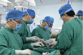 科主任那么忙，做手术的时候会悄悄换成年轻医生吗？图片