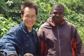我，曾经的英语老师，在非洲创业被人用枪顶头，如今公司资产过亿图片