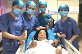 暖化！助产士纸上“对话”助聋哑产妇顺利分娩图片