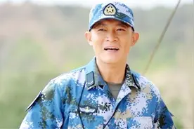 杨志刚晒出自己的豪宅：三个儿子都非常可爱，客厅还特意买了钢琴视频封面