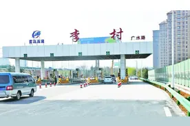 中国高速超130000公里，光收费站都几千个，你猜一年能收多少钱？视频封面