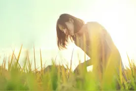 当一个人越来越沉默，越来越不想说图片