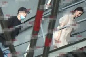 韩东君陈瑶恋情疑曝光！男方假扮助理送惊喜，深夜开豪车同回爱巢图片