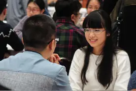 河南小伙相亲后，被女朋友频借钱，男子：50元都跟我借图片