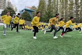 助力“双减”在行动，全家上阵齐欢笑！这场亲子运动会，真有趣！图片