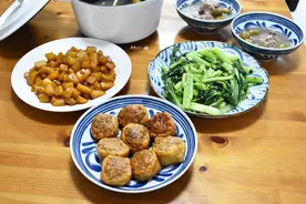 南方两口子的家常午餐，有荤有素，汤水特别适合秋季，生活有滋味图片