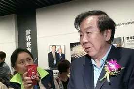 “女排之父”袁伟民，成就了一番辉煌后，晚年生活却过成这样图片