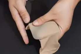 破旧的丝袜先别扔，稍微做个小改造，帮助日常家居生活，太实用了图片