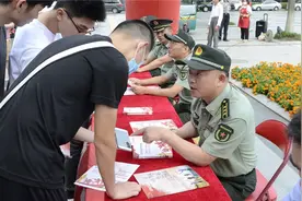 江苏省金湖县人武部：开展征兵政策法规宣传图片