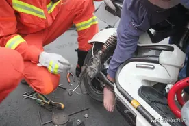 泰安街头又见儿童脚卡电动车，家长们要格外注意了！图片