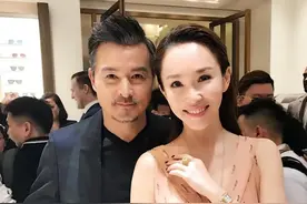 新加坡的“金童玉女”夫妻 男方有颜还宠妻 女方衣品堪称经典图片