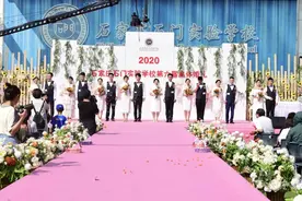 石家庄一学校举行教师集体婚礼图片