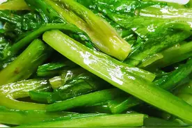 炒油麦菜时，下锅焯水就错了，记住这一步，油麦菜清脆爽口不软烂图片