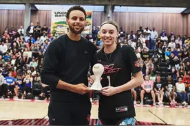 虽然颜值即是正义，但佩奇-布克斯爆火，靠的可不仅仅是颜值图片