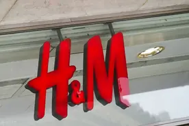 一波未平一波又起，H&M被抵制、被联合约谈、销售额大跌，央视谈H&M：伤疤未好又“闯祸”图片