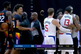 乔治你是个软蛋！快船大规模冲突，布克垃圾话曝光，刺激了乔治图片