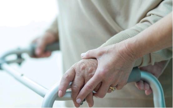 雅培全营养配方粉，术后喝它康复的快