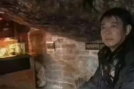 57岁李连杰在山洞祈福！脸色憔悴显老态，身体状况引人担忧图片