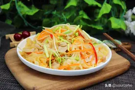炒河粉时多加一步，河粉不断裂不粘锅，柔韧爽滑，口感独特图片