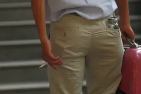 违法吸烟被罚款，烟民称“深圳不欢迎我”，建议站台拉禁烟横幅图片