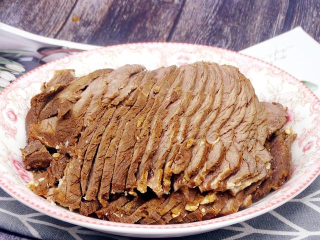 鱼鳞颜色的牛肉