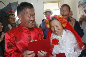 敬老院里的这四对黄昏恋，你更看好哪一对？图片