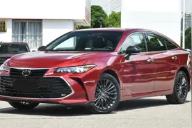 21款丰田亚洲龙已上市，别家都增配它却减配，是自信么？图片