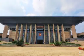 嘉兴旅游不可错过的景点，探访南湖革命纪念馆，让红船精神永存图片
